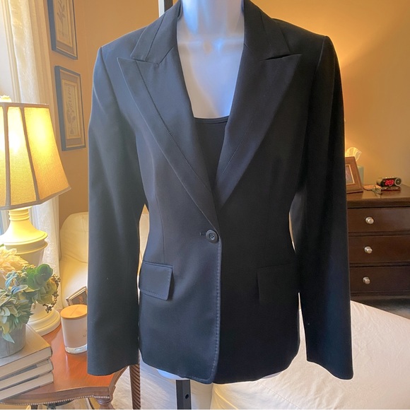 Anne Klein Jackets & Blazers - Anne Klein modern black one button blazer. Size 10